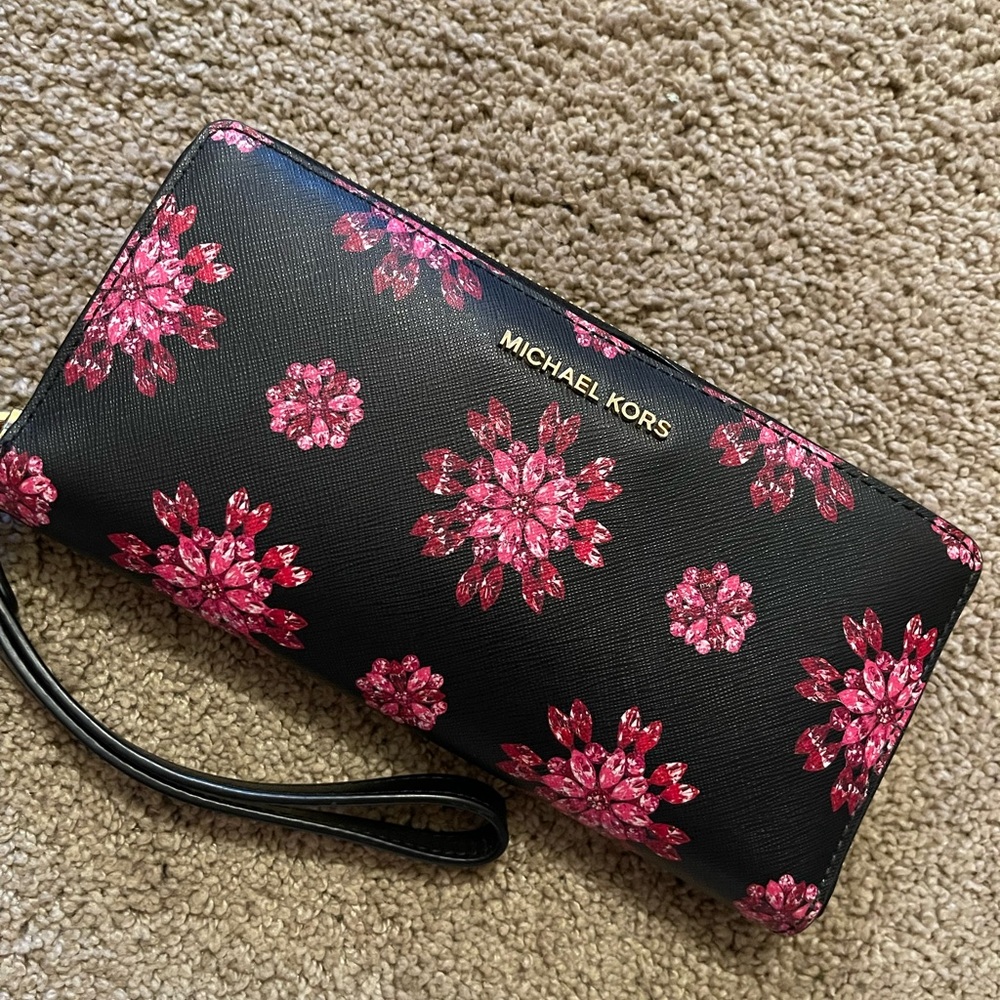 Michael kors wallet